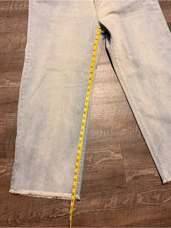 Anthro Pilcro Light Wash Wide-Leg Jeans with Frayed Hem Sz 16W - Picture 6 of 7